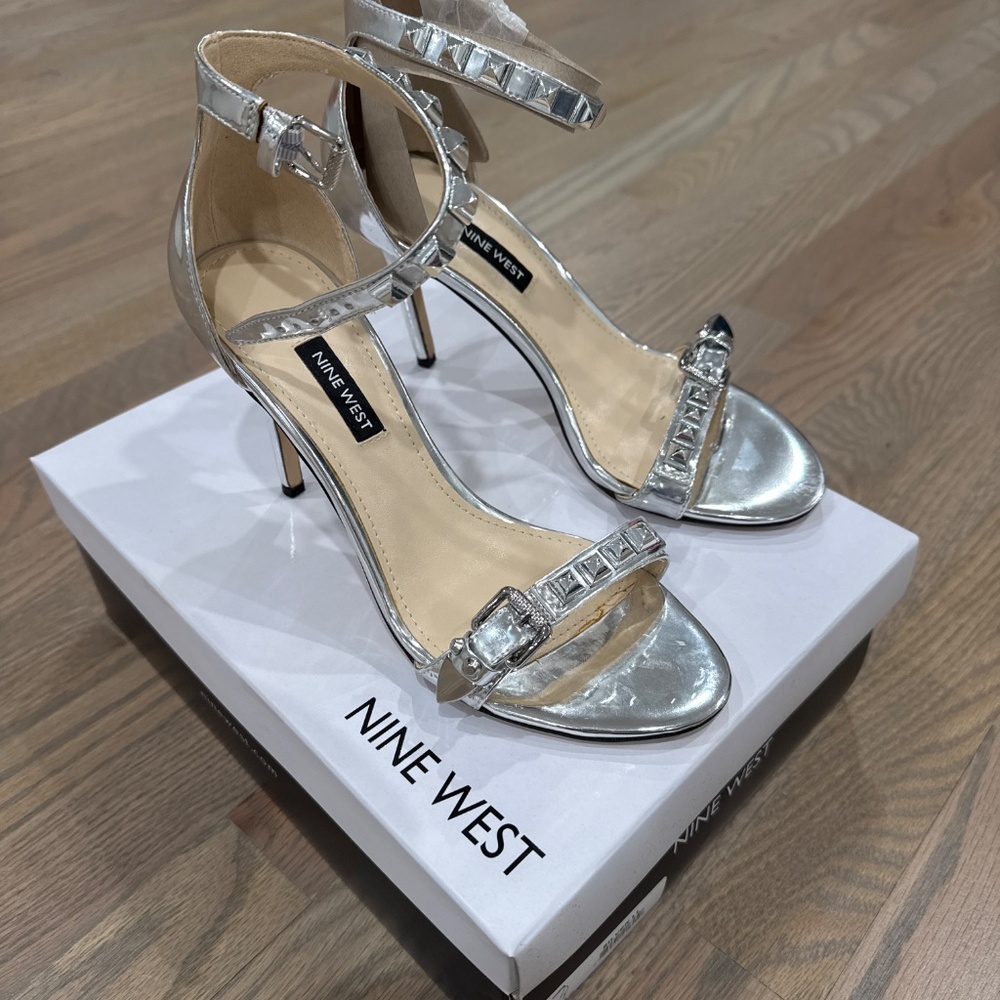 NWT Sexy Nine West Metallic Studded Pumps - Size 8.5 - Picture 2 of 4